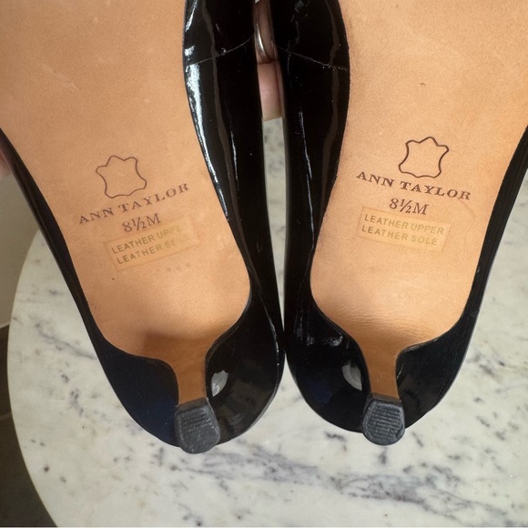 Ann Taylor size 8.5 Black Patent Leather Heels shoes Career pumps - Picture 7 of 8